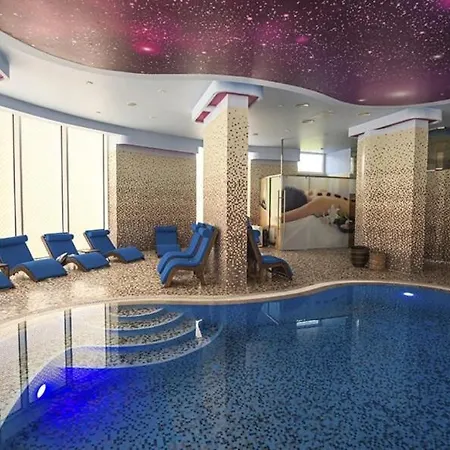Luna White Tower Apartment Mamaia
