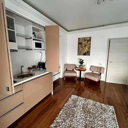 Luna White Tower Apartment Mamaia