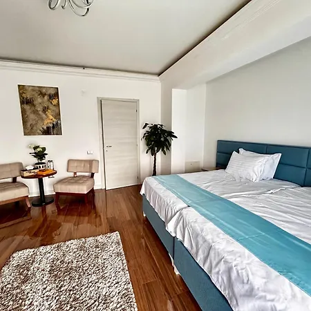 Luna White Tower Mamaia